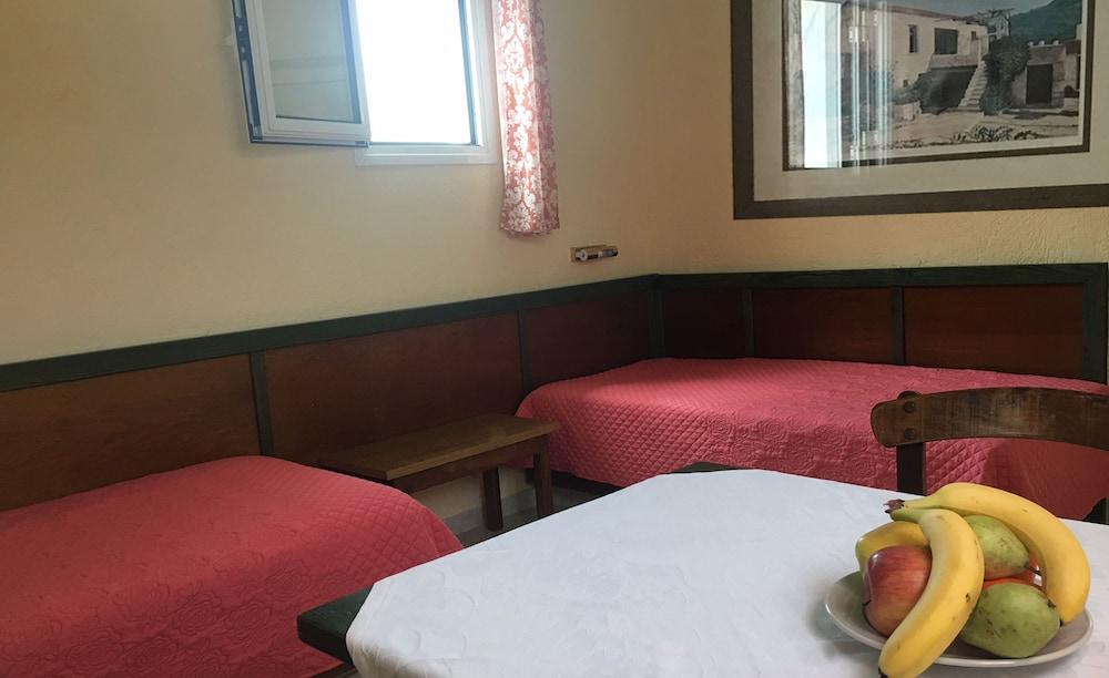 Villea Village Makrýgialos Eksteriør billede