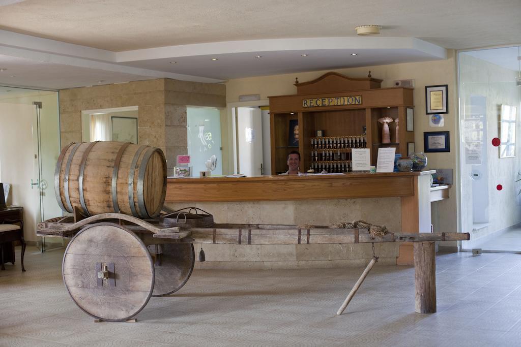 Villea Village Makrýgialos Eksteriør billede