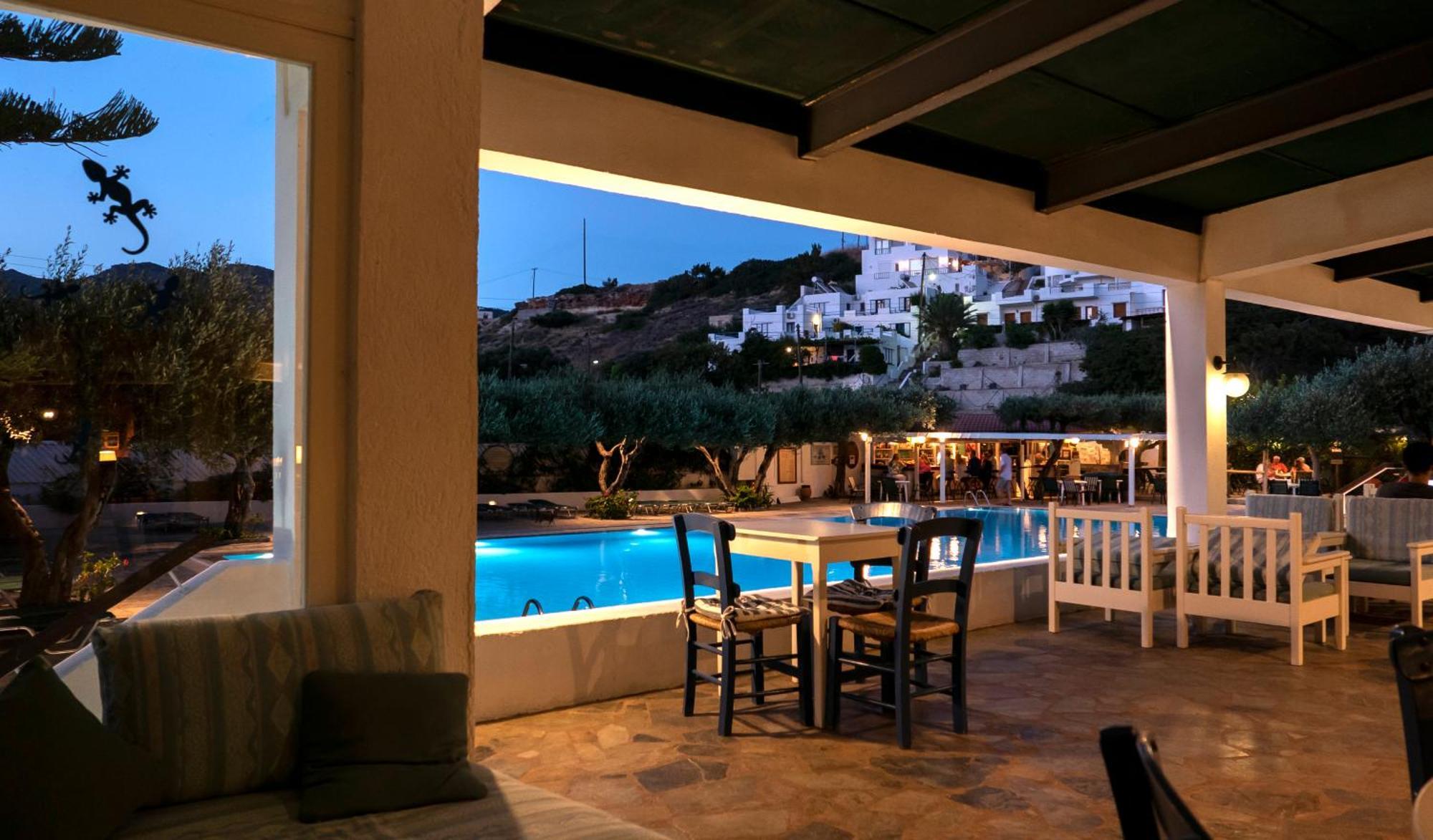 Villea Village Makrýgialos Eksteriør billede