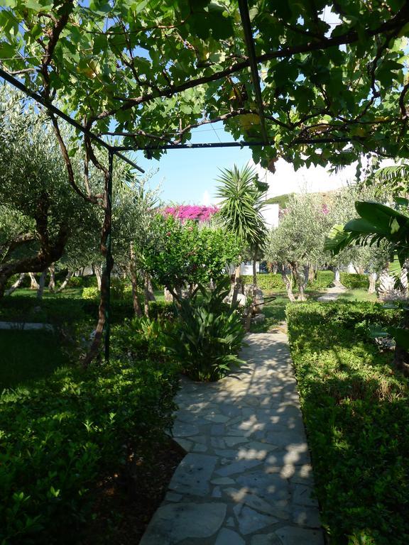 Villea Village Makrýgialos Eksteriør billede