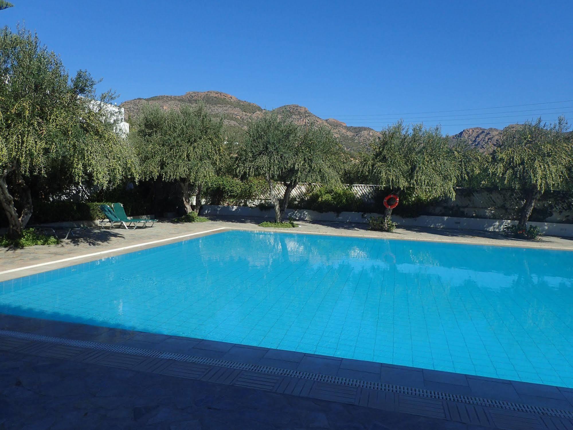 Villea Village Makrýgialos Eksteriør billede
