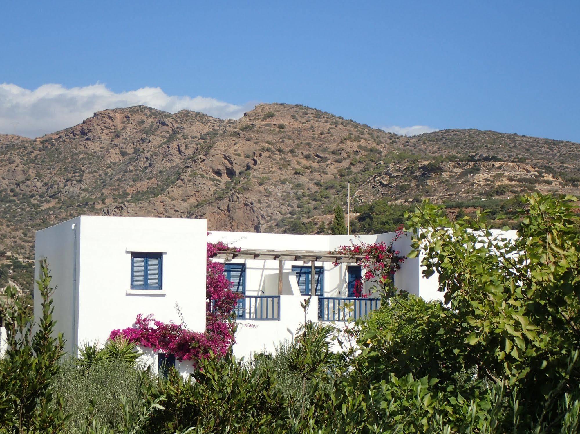 Villea Village Makrýgialos Eksteriør billede