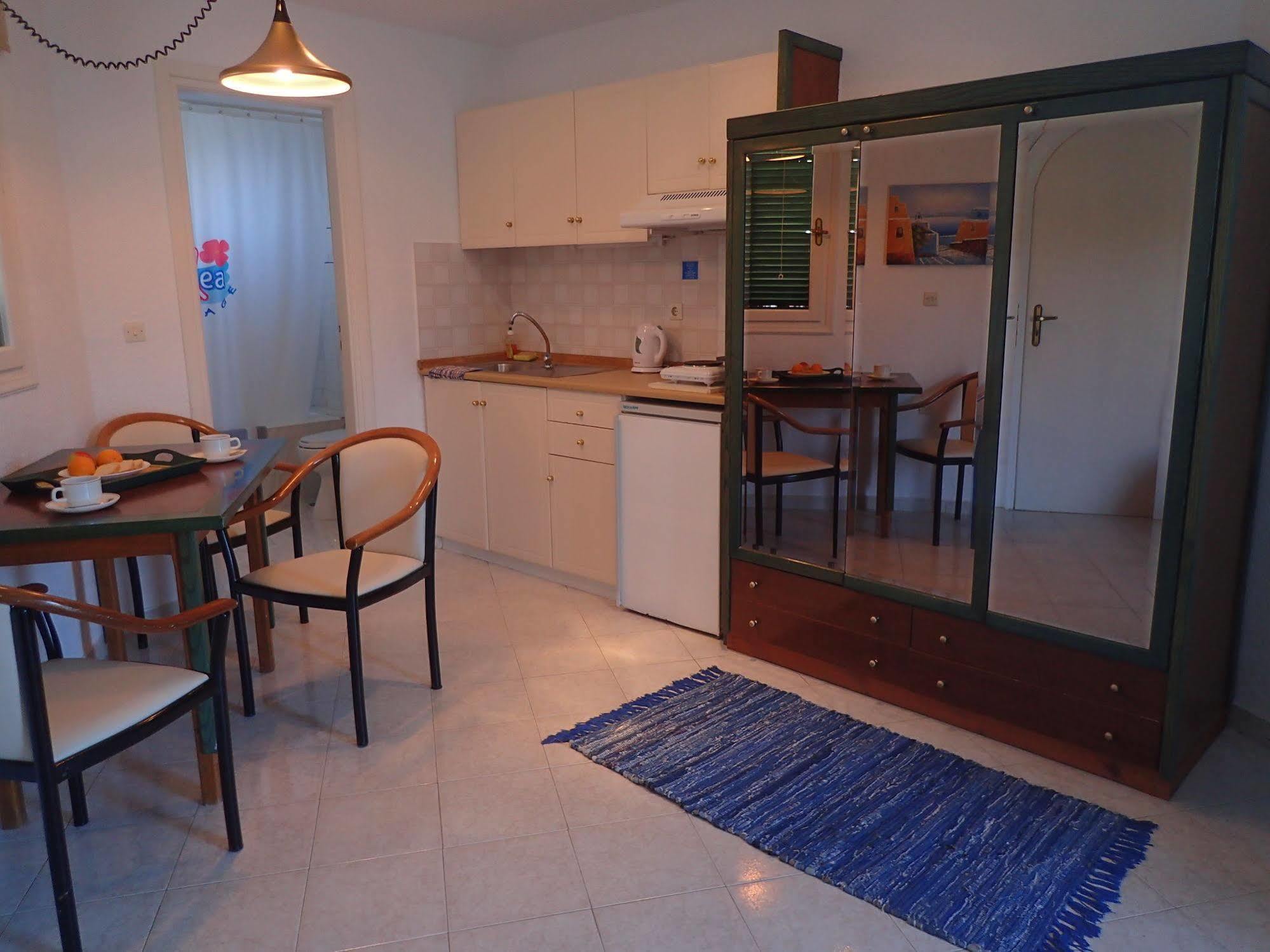 Villea Village Makrýgialos Eksteriør billede