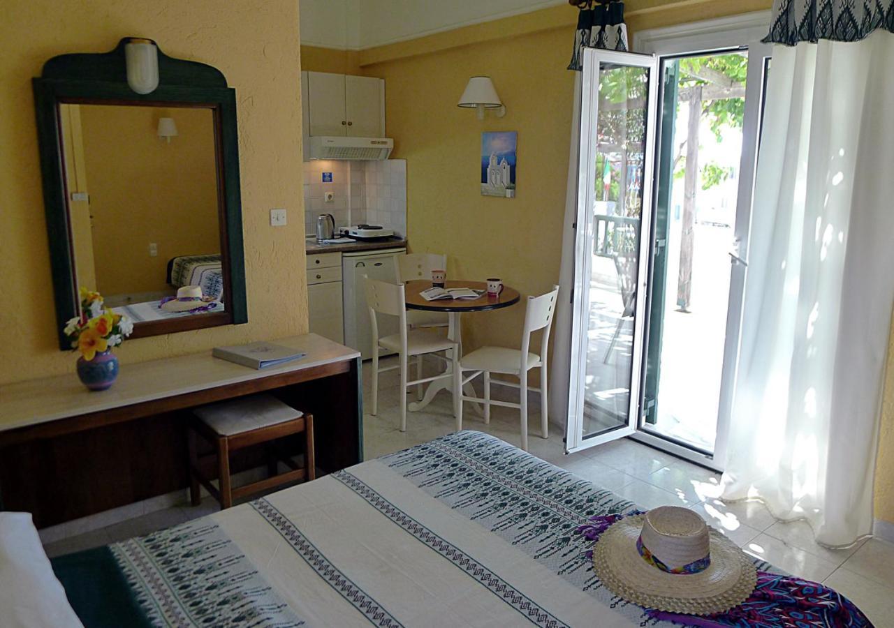 Villea Village Makrýgialos Eksteriør billede
